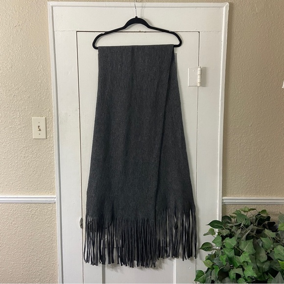 Lucky Brand Soft w/ Long Fringe Scarf/Wrap - Picture 9 of 10